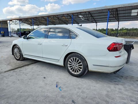 2017 Volkswagen Passat, VIN 1VWBT7A30HC040877. Фото 2 з 6 з аукціону Copart. Каталог авто зі США OpenDataCar.