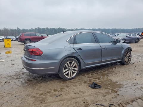 2017 Volkswagen Passat, VIN 1VWCT7A34HC081372. Zdjęcie 3 z 6 z aukcji Copart. Katalog aut z USA OpenDataCar.