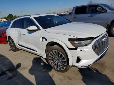 2019 Audi e-tron, VIN WA1VABGE7KB020781. Фото 4 из 6 с аукциона Copart. Каталог авто из США OpenDataCar.