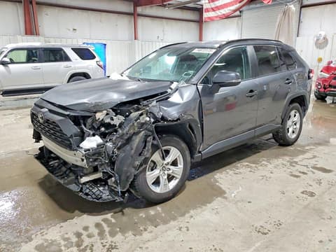2021 Toyota RAV4, VIN 2T3P1RFV7MC211881. Фото 1 з 6 з аукціону Copart. Каталог авто зі США OpenDataCar.