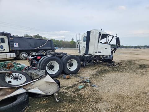 2025 Volvo VNL, VIN 4V4NC9EH4SN670435. Фото 4 з 6 з аукціону Copart. Каталог авто зі США OpenDataCar.