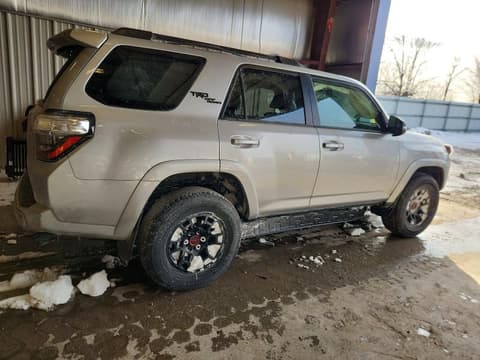 2022 Toyota 4Runner, VIN JTERU5JR5N6061057. Фото 3 з 6 з аукціону Copart. Каталог авто зі США OpenDataCar.