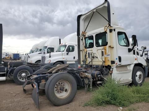 2016 Freightliner Cascadia 113, VIN 3AKBGADV8GSHB2518. Zdjęcie 4 z 6 z aukcji Copart. Katalog aut z USA OpenDataCar.