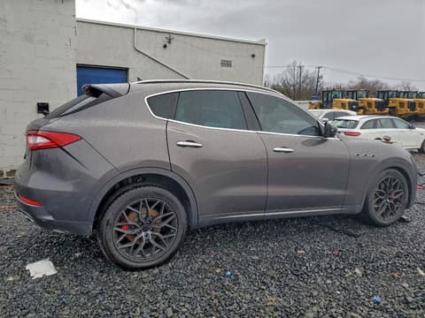 2017 Maserati Levante, VIN ZN661XUL1HX261093. Фото 3 з 6 з аукціону Copart. Каталог авто зі США OpenDataCar.