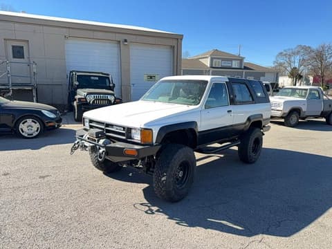 1988 Toyota 4Runner, VIN JT3VN66W1J0002906. Фото 2 з 6 з аукціону Copart. Каталог авто зі США OpenDataCar.