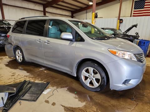 2015 Toyota Sienna, VIN 5TDKK3DC8FS577289. Фото 4 з 6 з аукціону Copart. Каталог авто зі США OpenDataCar.