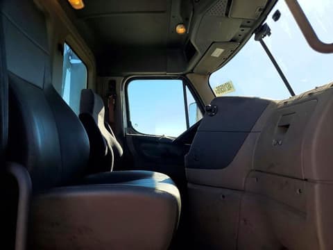 2016 Freightliner Cascadia, VIN 1FUBGEDV6GLHC5755. Photo 5 of 6 from Copart auction. OpenDataCar US salvage catalog.