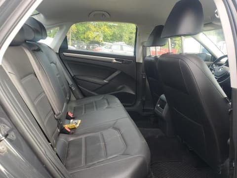 2017 Volk Passat R-line, VIN 1VWDT7A37HC075215. Фото 6 з 6 з аукціону Copart. Каталог авто зі США OpenDataCar.