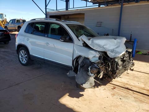 2017 Volkswagen Tiguan, VIN WVGSV7AX9HW506316. Фото 4 з 6 з аукціону Copart. Каталог авто зі США OpenDataCar.