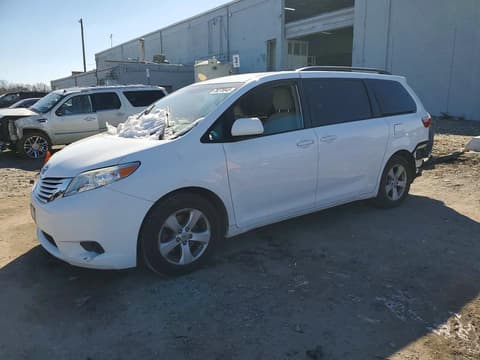 2017 Toyota Sienna, VIN 5TDKZ3DC8HS786966. Фото 1 з 6 з аукціону Copart. Каталог авто зі США OpenDataCar.