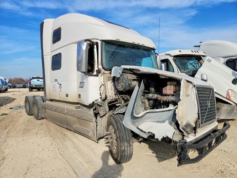 2015 Volvo VN, VIN 4V4NC9EJ1FN908637. Фото 1 з 6 з аукціону Copart. Каталог авто зі США OpenDataCar.