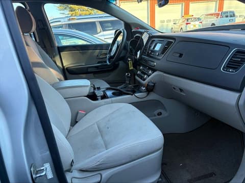 2016 Kia Sedona, VIN KNDMA5C10G6104799. Фото 5 з 6 з аукціону Copart. Каталог авто зі США OpenDataCar.