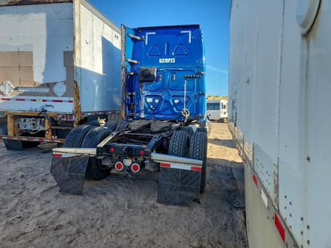 2023 Freightliner Cascadia 126, VIN 3AKJHHDRXPSNW8038. Фото 4 з 6 з аукціону Copart. Каталог авто зі США OpenDataCar.