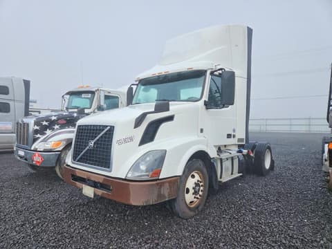 2018 Volvo VNL, VIN 4V4N39EH7JN987933. Фото 2 з 6 з аукціону Copart. Каталог авто зі США OpenDataCar.