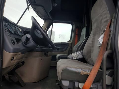 2018 Freightliner Cascadia 125, VIN 3AKJGLDR9JSHU4903. Фото 5 из 6 с аукциона Copart. Каталог авто из США OpenDataCar.