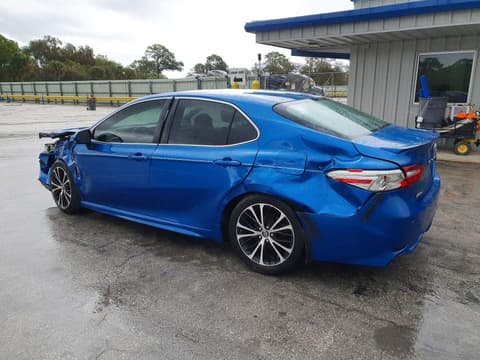 2018 Toyota Camry, VIN 4T1B11HKXJU010641. Фото 2 з 6 з аукціону Copart. Каталог авто зі США OpenDataCar.