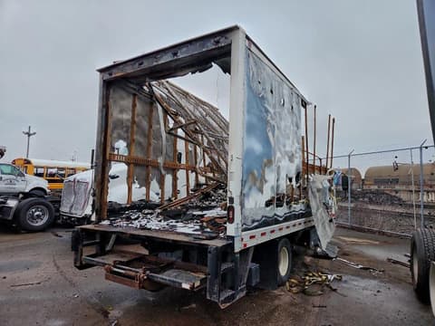 2018 Isuzu NPR, VIN JALC4W169J7009780. Фото 3 из 6 с аукциона Copart. Каталог авто из США OpenDataCar.