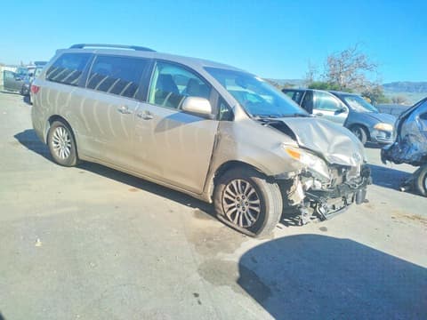 2017 Toyota Sienna, VIN 5TDYZ3DC7HS877933. Фото 4 з 6 з аукціону Copart. Каталог авто зі США OpenDataCar.