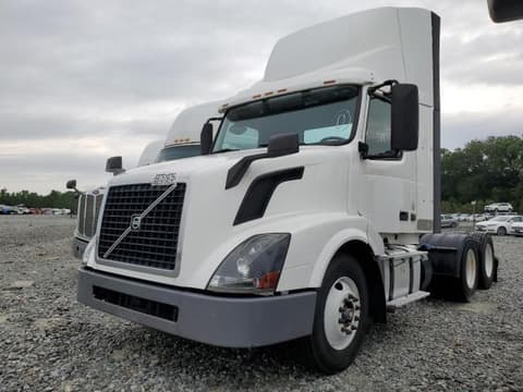 2016 Volvo VNL, VIN 4V4NC9TH9GN965704. Фото 2 з 6 з аукціону Copart. Каталог авто зі США OpenDataCar.