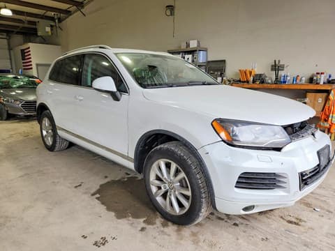 2014 Volkswagen Touareg, VIN WVGEF9BP2ED003108. Zdjęcie 4 z 6 z aukcji Copart. Katalog aut z USA OpenDataCar.