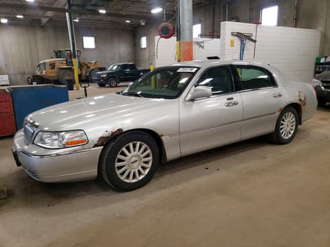 2004 Lincoln Town Car, VIN 1LNHM81WX4Y671476. Zdjęcie 1 z 6 z aukcji Copart. Katalog aut z USA OpenDataCar.
