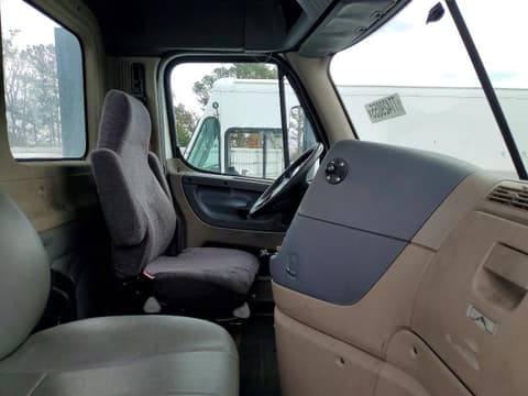 2016 Freightliner Cascadia 125, VIN 1FUBGEDV9GLHC5622. Фото 5 из 6 с аукциона Copart. Каталог авто из США OpenDataCar.