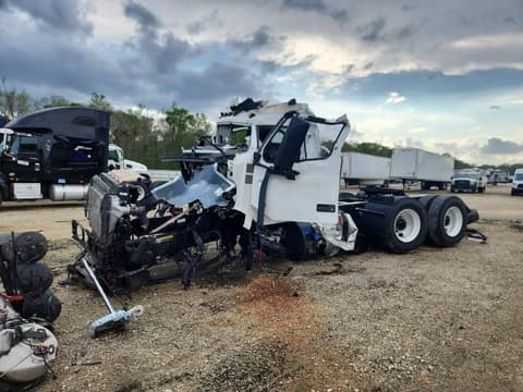 2025 Volvo VNL, VIN 4V4NC9EH4SN670435. Фото 2 з 6 з аукціону Copart. Каталог авто зі США OpenDataCar.