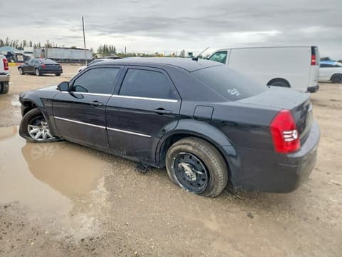2008 Chrysler 300, VIN 2C3KA43R28H179886. Фото 2 из 6 с аукциона Copart. Каталог авто из США OpenDataCar.