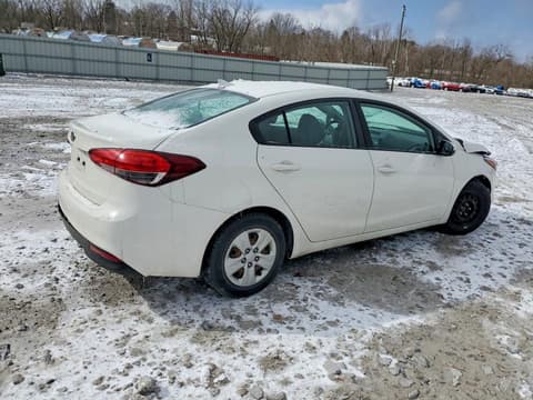 2017 Kia Forte, VIN 3KPFK4A79HE106084. Zdjęcie 3 z 6 z aukcji Copart. Katalog aut z USA OpenDataCar.