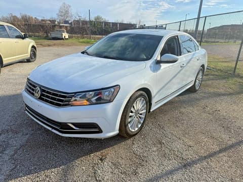 2016 Volkswagen Passat, VIN 1VWBT7A39GC011750. Фото 2 з 6 з аукціону Copart. Каталог авто зі США OpenDataCar.