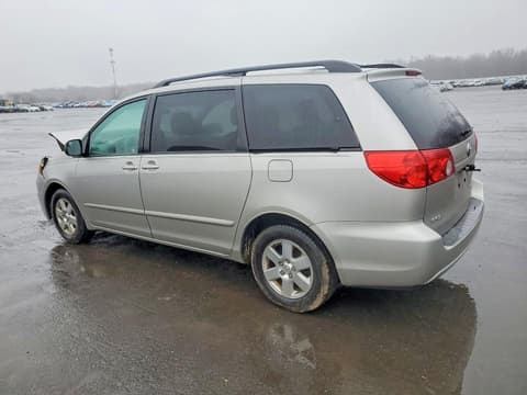 2010 Toyota Sienna, VIN 5TDKK4CCXAS329481. Фото 2 з 6 з аукціону Copart. Каталог авто зі США OpenDataCar.