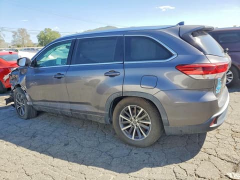 2018 Toyota Highlander, VIN 5TDKZRFHXJS542527. Фото 2 з 6 з аукціону Copart. Каталог авто зі США OpenDataCar.