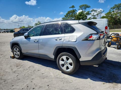 2020 Toyota RAV4, VIN 2T3W1RFV5LC034693. Фото 2 з 6 з аукціону Copart. Каталог авто зі США OpenDataCar.