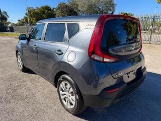 2020 Kia Soul, VIN KNDJ23AU7L7011770. Zdjęcie 2 z 6 z aukcji Copart. Katalog aut z USA OpenDataCar.