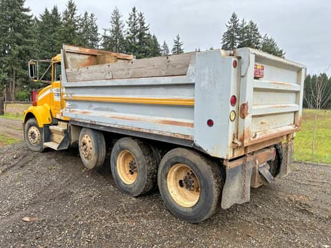 1993 Kenworth Construction, VIN 1XKDDR9X9PJ598382. Photo 3 of 6 from Copart auction. OpenDataCar US salvage catalog.