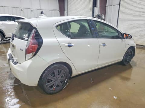 2015 Toyota Prius C, VIN JTDKDTB39F1576761. Фото 3 з 6 з аукціону Copart. Каталог авто зі США OpenDataCar.