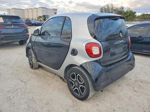 2016 Smart Fortwo, VIN WMEFJ5DA1GK077614. Фото 2 з 6 з аукціону Copart. Каталог авто зі США OpenDataCar.