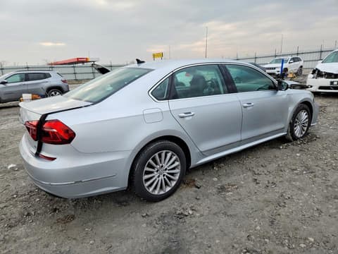 2017 Volkswagen Passat, VIN 1VWBT7A31HC065304. Фото 3 з 6 з аукціону Copart. Каталог авто зі США OpenDataCar.