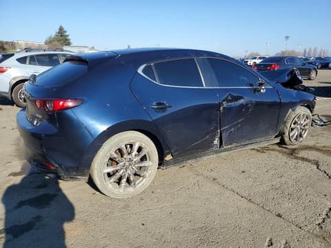 2021 Mazda 3, VIN JM1BPAKL2M1321796. Фото 3 з 6 з аукціону Copart. Каталог авто зі США OpenDataCar.