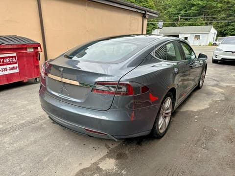2013 Tesla Model S, VIN 5YJSA1AC6DFP10886. Фото 4 з 6 з аукціону Copart. Каталог авто зі США OpenDataCar.