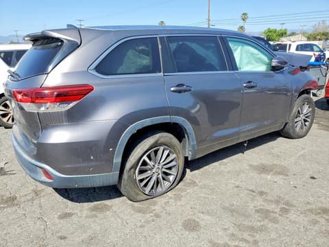 2018 Toyota Highlander, VIN 5TDKZRFHXJS542527. Фото 3 з 6 з аукціону Copart. Каталог авто зі США OpenDataCar.