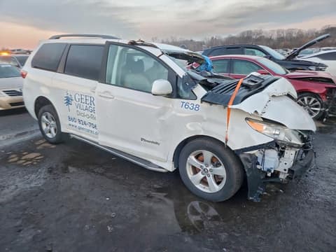 2019 Toyota Sienna, VIN 5TDKZ3DC0KS989812. Фото 4 з 6 з аукціону Copart. Каталог авто зі США OpenDataCar.