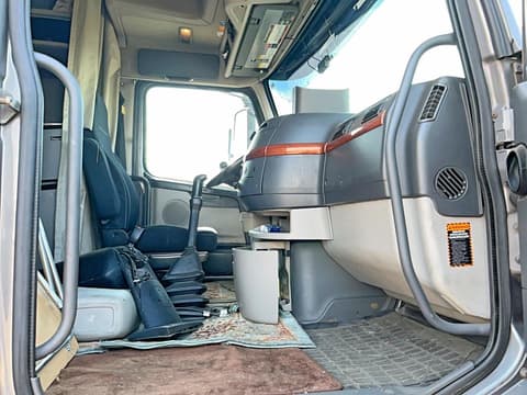 2008 Volvo VN, VIN 4V4NC9KK28N491013. Фото 5 з 6 з аукціону Copart. Каталог авто зі США OpenDataCar.