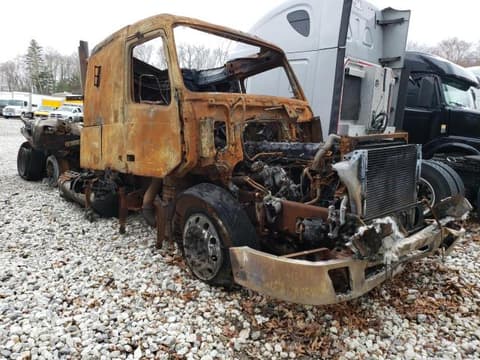 2010 Volvo VNL, VIN 4V4NC9EJ3AN271680. Фото 1 из 6 с аукциона Copart. Каталог авто из США OpenDataCar.