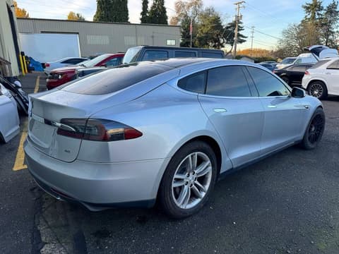 2013 Tesla Model S, VIN 5YJSA1CN1DFP26170. Фото 4 з 6 з аукціону Copart. Каталог авто зі США OpenDataCar.