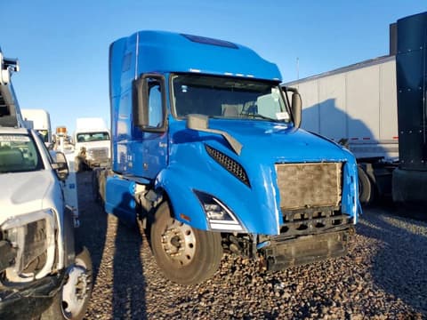 2023 Volvo VNL, VIN 4V4NC9EH1PN333891. Фото 1 з 6 з аукціону Copart. Каталог авто зі США OpenDataCar.
