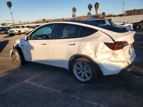 2021 Tesla Model Y, VIN 5YJYGAEE8MF235407. Фото 2 з 6 з аукціону Copart. Каталог авто зі США OpenDataCar.