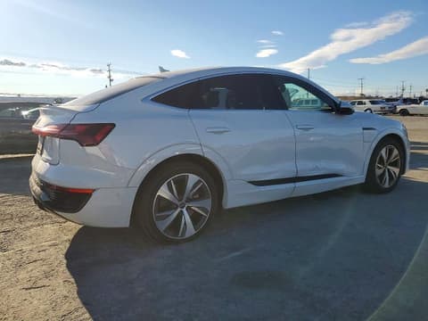 2024 Audi Q8, VIN WA1CAAGE3RB028307. Фото 3 з 6 з аукціону Copart. Каталог авто зі США OpenDataCar.