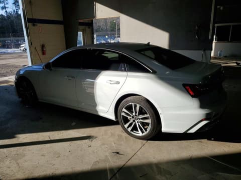 2021 Audi A6, VIN WAUM2AF22MN023456. Фото 2 з 6 з аукціону Copart. Каталог авто зі США OpenDataCar.