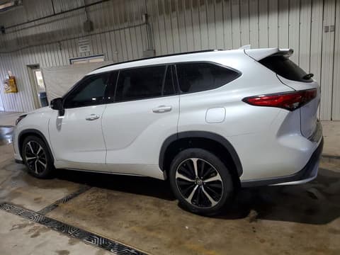 2022 Toyota Highlander, VIN 5TDLZRBH4NS255460. Фото 2 з 6 з аукціону Copart. Каталог авто зі США OpenDataCar.